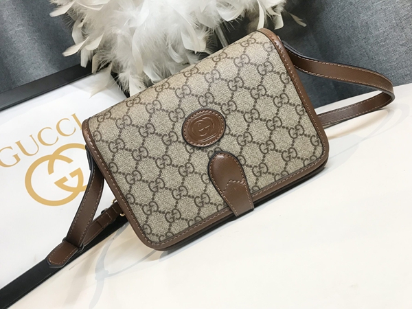 激安グッチバッグコピー背面デザイン